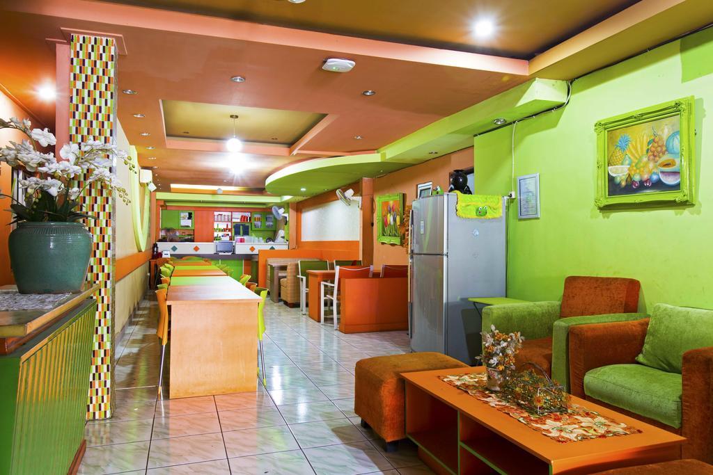 Reddoorz @ Tebet Asem Baris Hotel Jakarta Buitenkant foto
