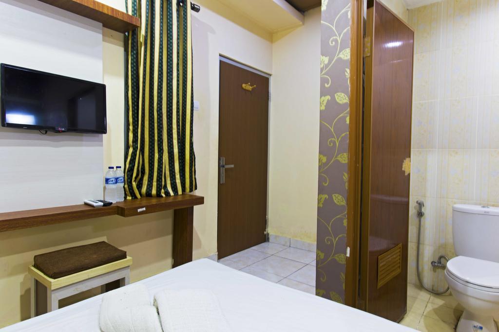 Reddoorz @ Tebet Asem Baris Hotel Jakarta Buitenkant foto