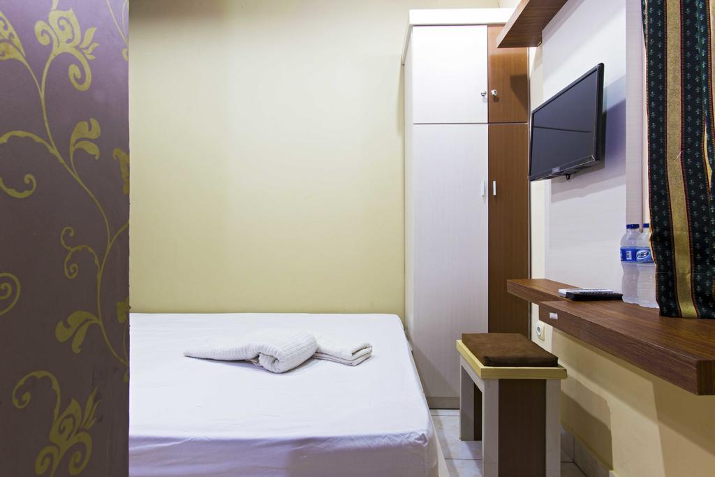 Reddoorz @ Tebet Asem Baris Hotel Jakarta Buitenkant foto